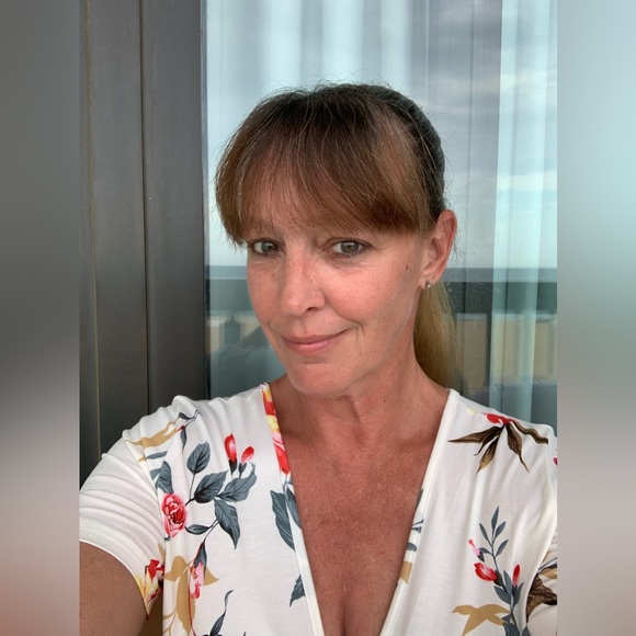 Meet your Posher, Karen - Picture 3 of 9